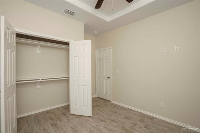 Building Photo - 31 Hiawatha Dr