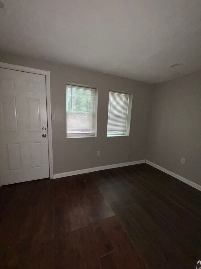 Foto del edificio - 1864 E Cornwall St