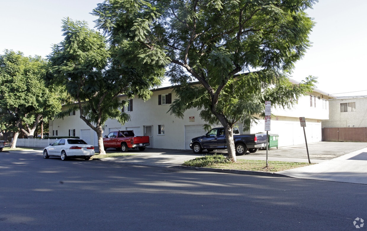 Building Photo - 832 Garfield St