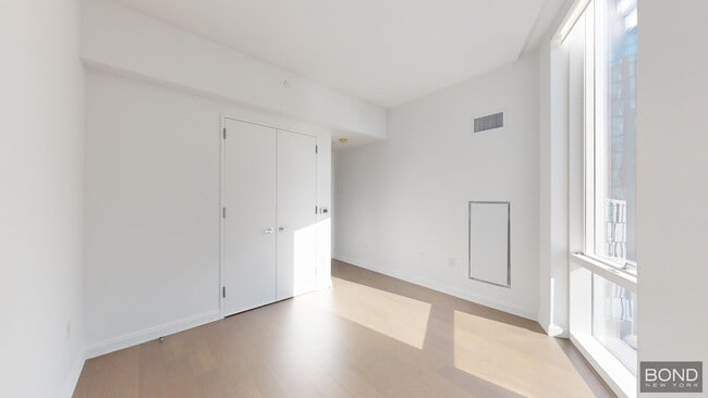 Building Photo - 675 W 59th St