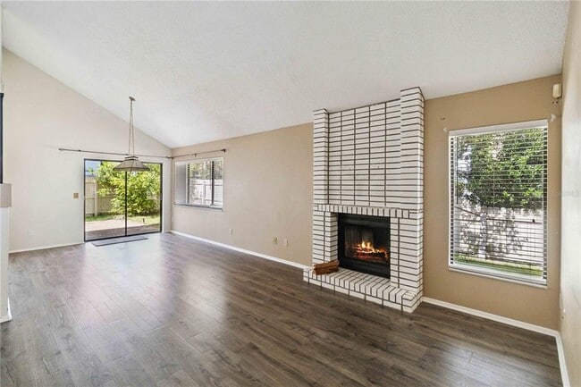 Foto del edificio - 610 Torrey Oaks Ct