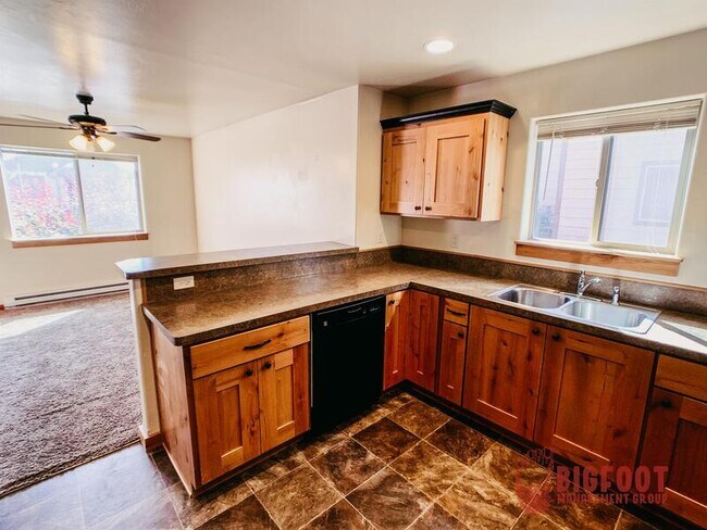 Building Photo - 3704 Travertine Way