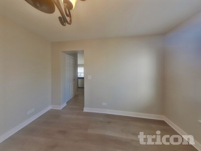 Building Photo - 220 Winding Canyon Way