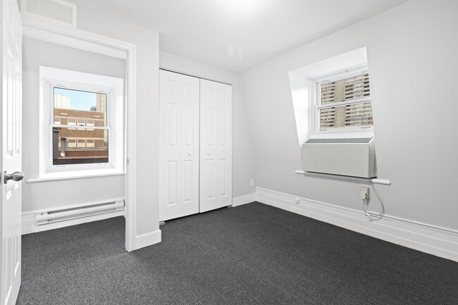 Building Photo - 467 Slater St.