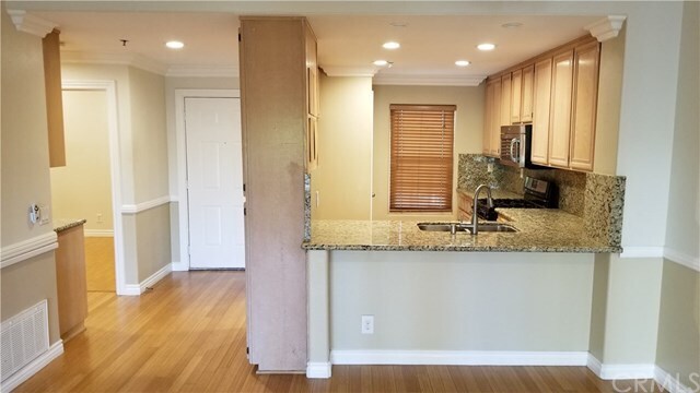 Building Photo - 415 Townsquare Ln