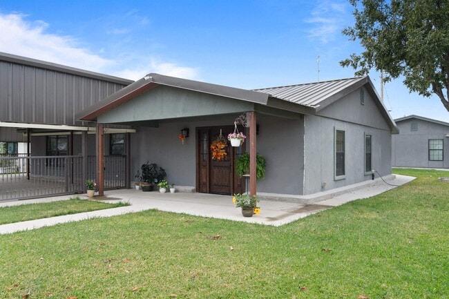 Building Photo - 115 Gyna Dr