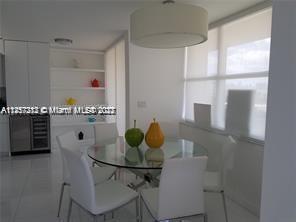 Building Photo - 2555 Collins Ave