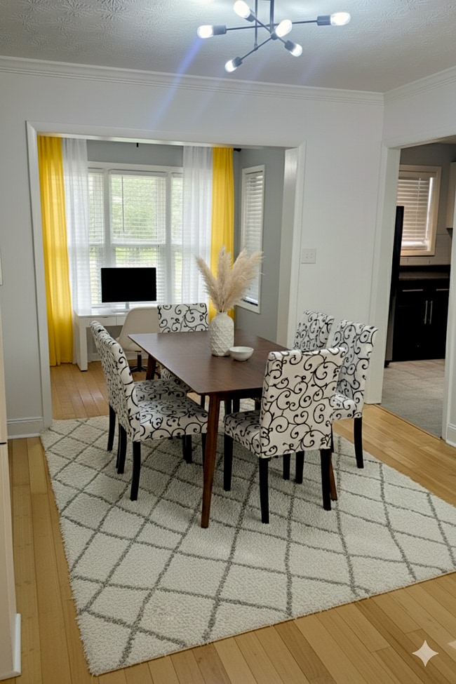 Building Photo - 903 Summit North Dr NE