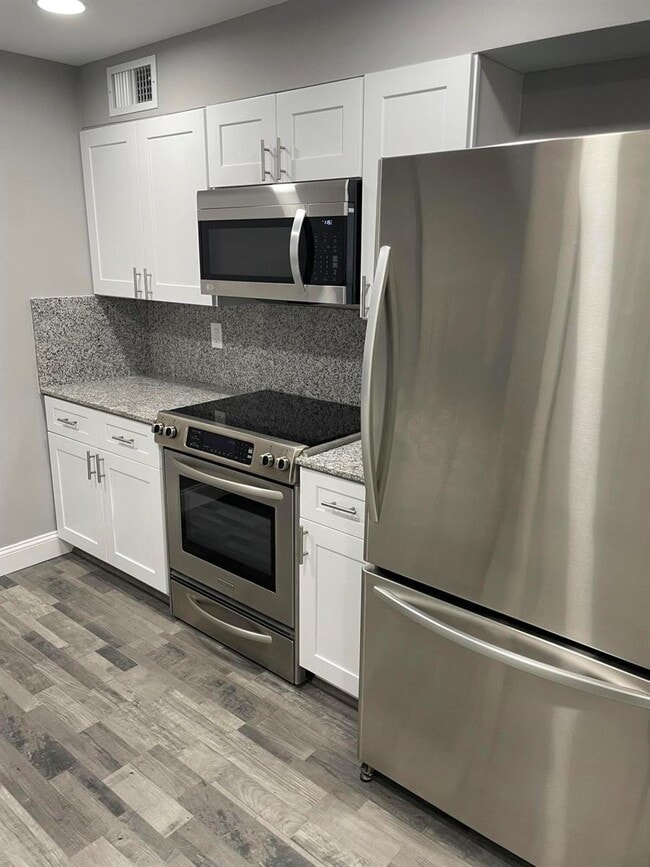 Building Photo - 2700 Coral Springs Dr