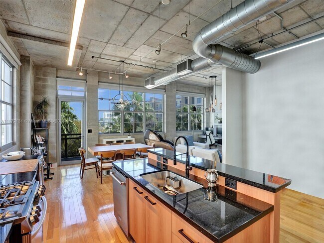 Foto del edificio - 411 NW 1st Ave