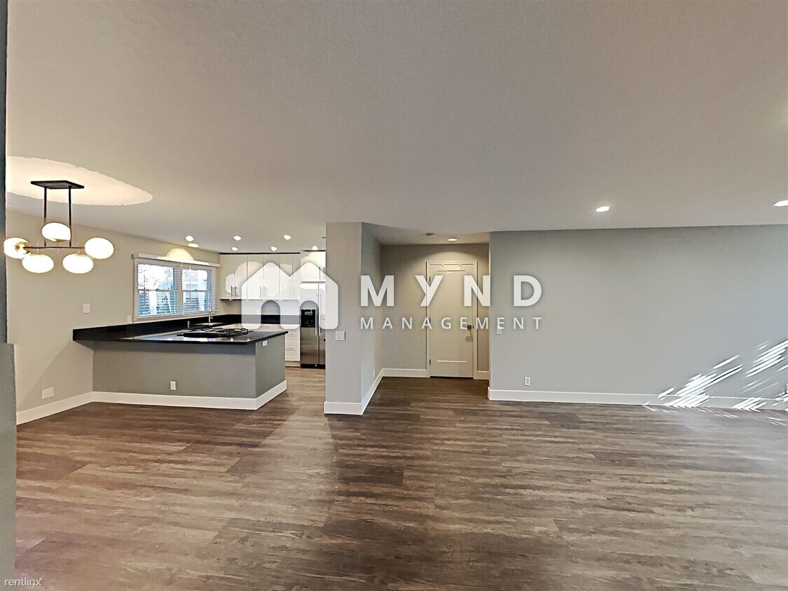 Building Photo - 3 br, 2.5 bath Townhome - 641 Centre Ct