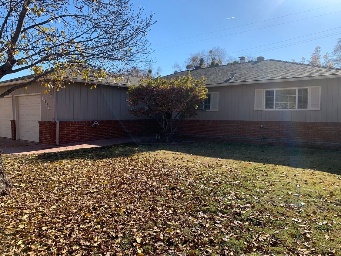 Primary Photo - 1526 Maplewood Dr