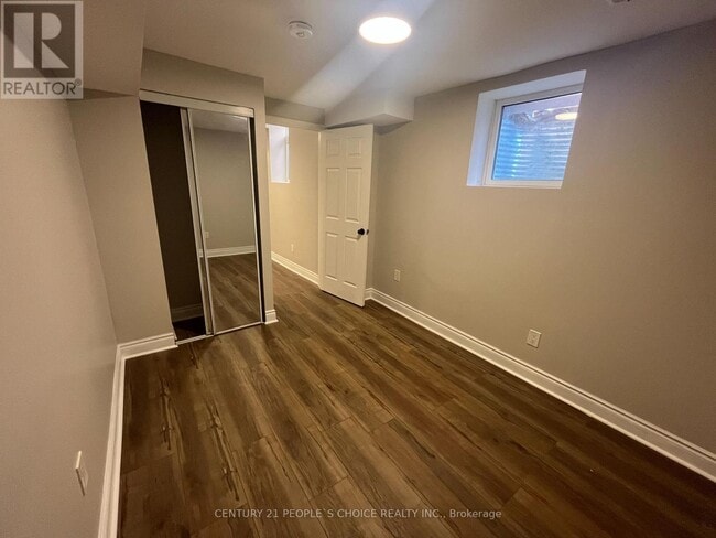 Building Photo - 973 Francine Cres