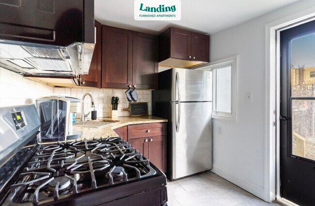 Foto del edificio - 6139 Larchwood Ave