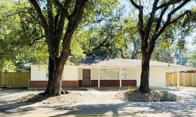 Building Photo - 4216 Fairfields Ave