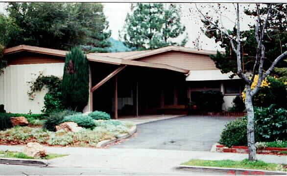 Primary Photo - 439 University Ave