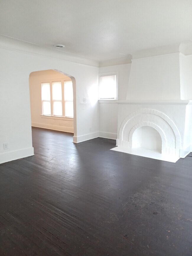 Building Photo - 16127 Princeton St
