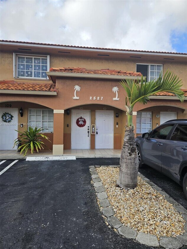 Photo - 2527 West 76th Street Apt #208, Hialeah, FL 33016 - 3 BR 2 BA townhouse