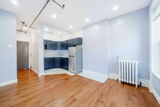 Building Photo - 211 W 122nd St