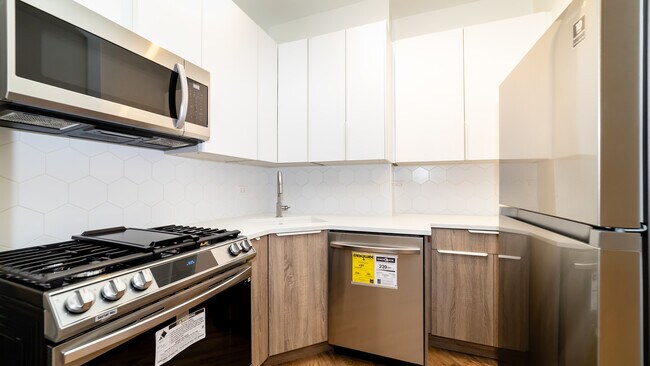 Foto del edificio - 1953 W Dickens Ave