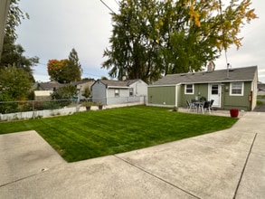 Building Photo - 1411 E Nebraska Ave