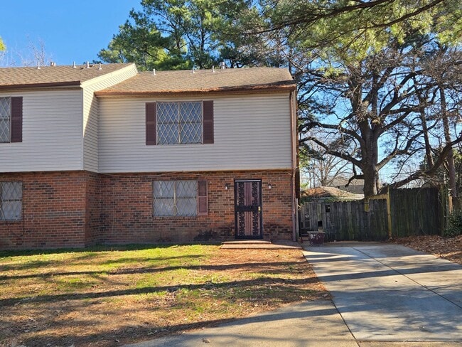 Beautiful Townhome Ready for Immediate Move In - Beautiful Townhome Ready for Immediate Move In