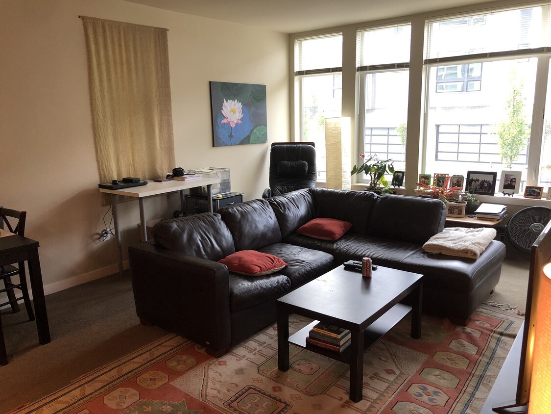 Living area - 180 Harbor Square Loop NE