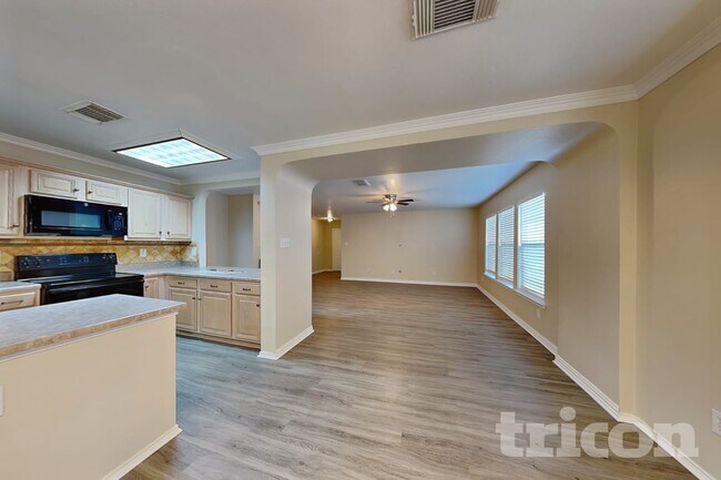 Building Photo - 522 Tres Caminos