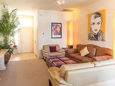 Foto del edificio - 12832 Miracle Hill Rd