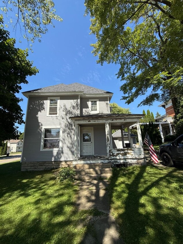 Primary Photo - 104 Hall St