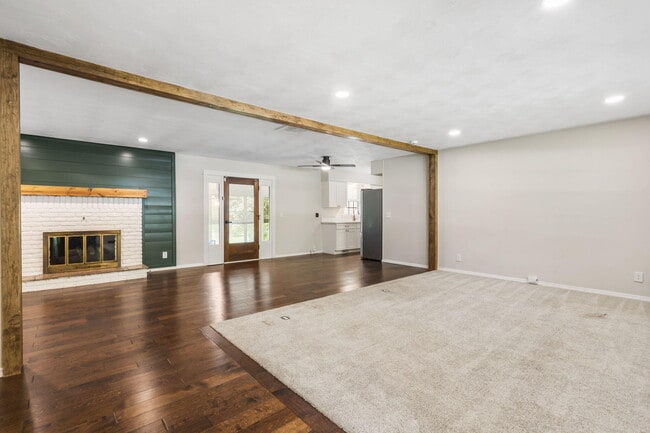 Building Photo - 4267 S Ridgecrest Dr