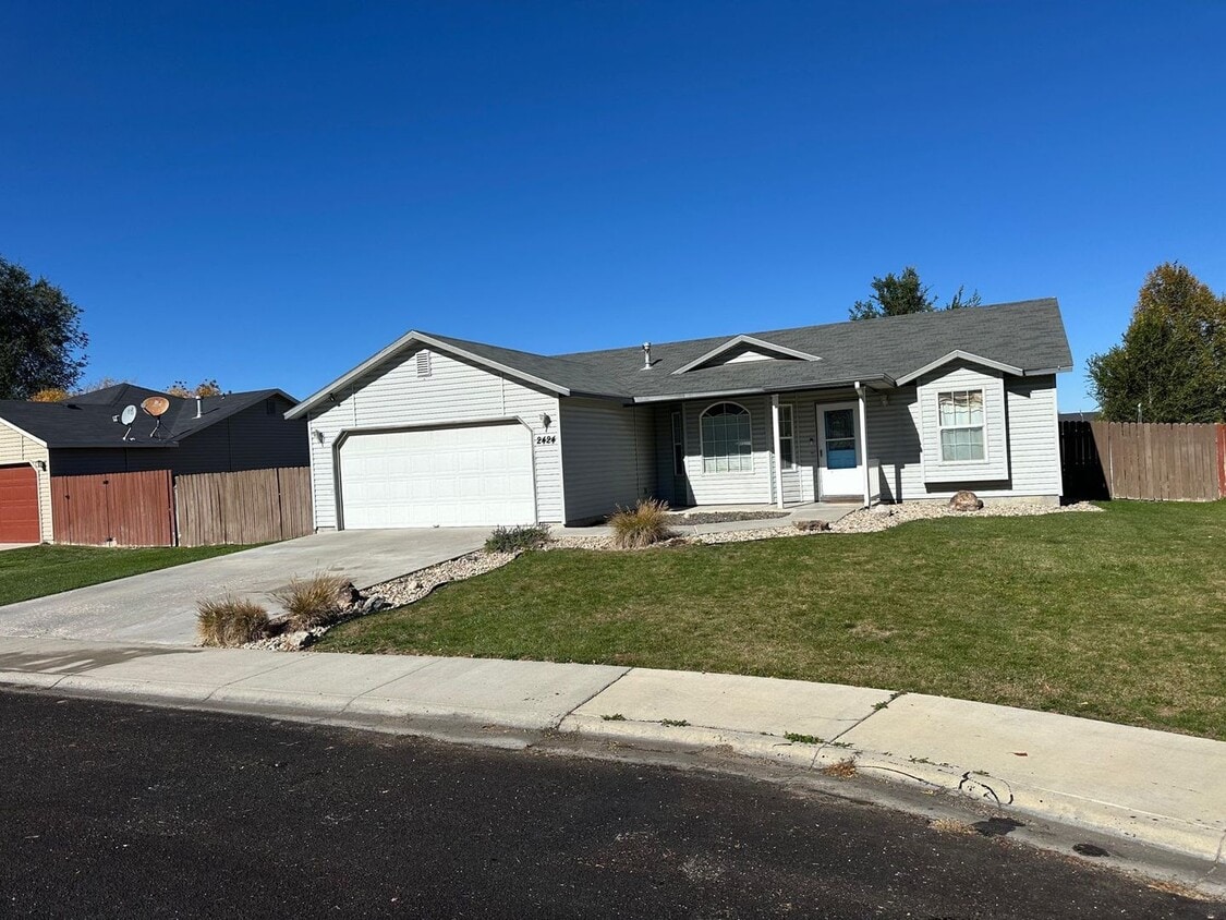 Building Photo - 2424 E Ohio Ave