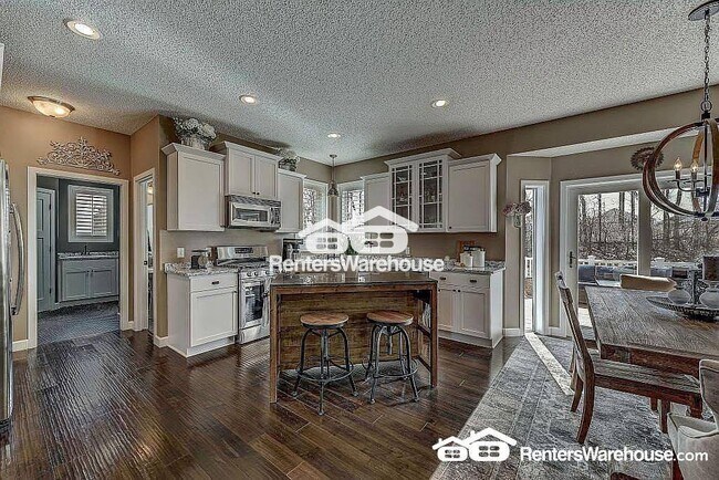 Foto del edificio - 8868 Whispering Oaks Trail