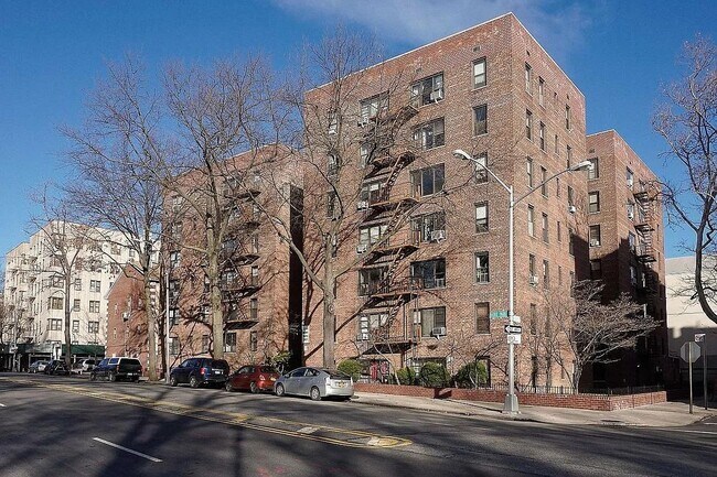Foto del edificio - 2244 Bronx Pk E