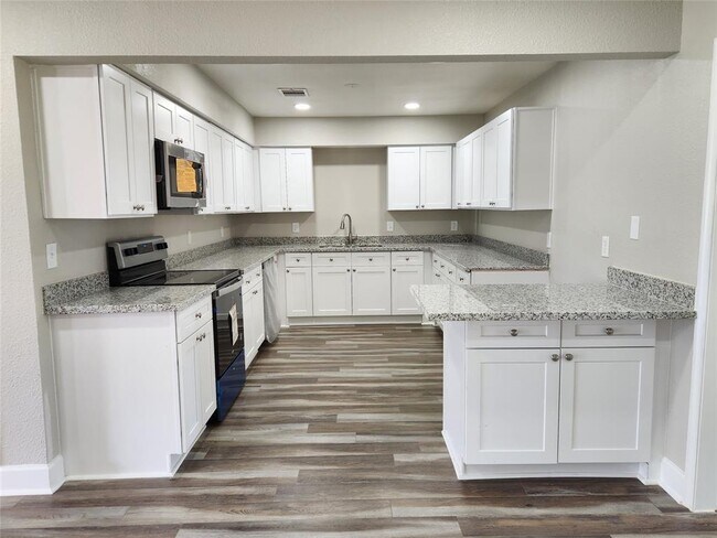 Foto del edificio - 5639 Woodgreen St