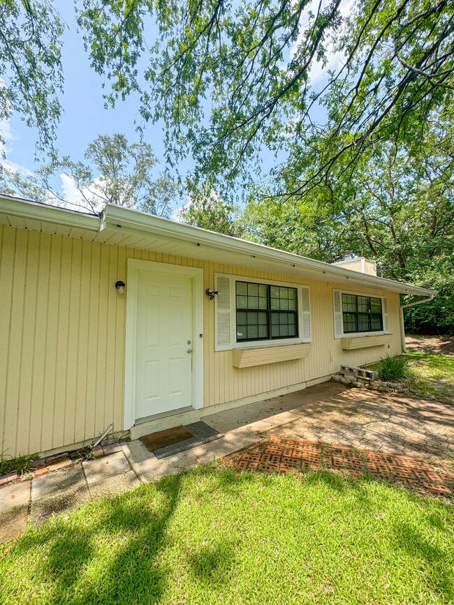 Building Photo - 806 Evelyn Ct