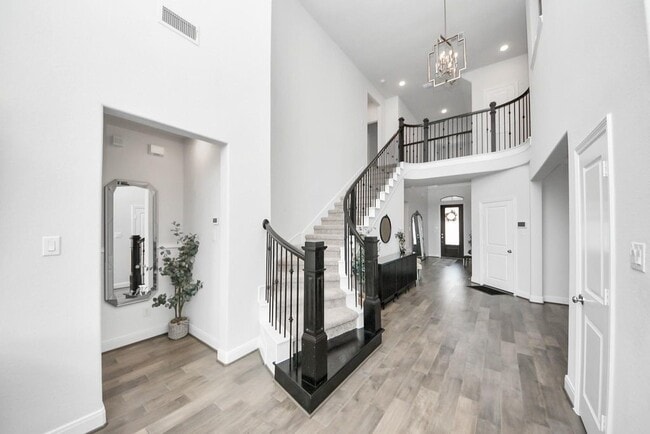 Building Photo - 8922 Golden Mist Dr