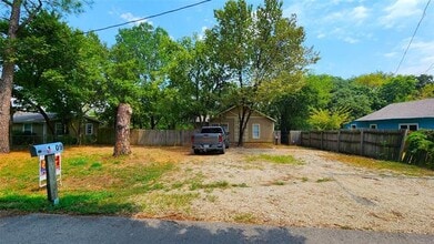 Building Photo - 1309 Bridges St