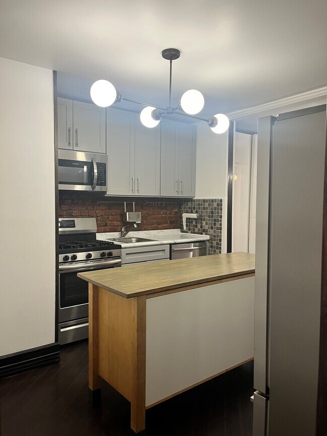 kitchen - 12 Parkside Ct