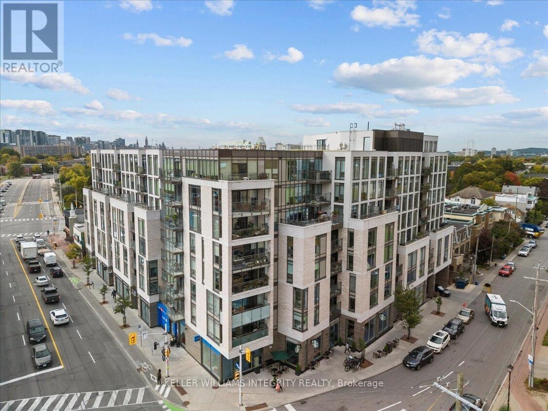 Primary Photo - 411-411 MacKay St