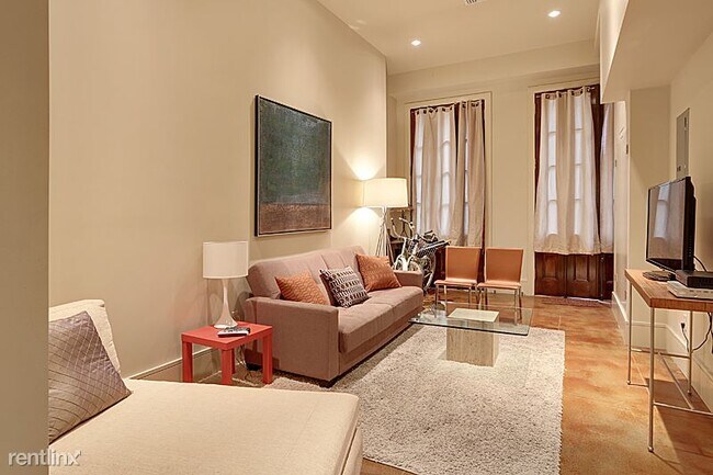 Building Photo - 1 br, 1 bath Townhome - 417 Gravier St