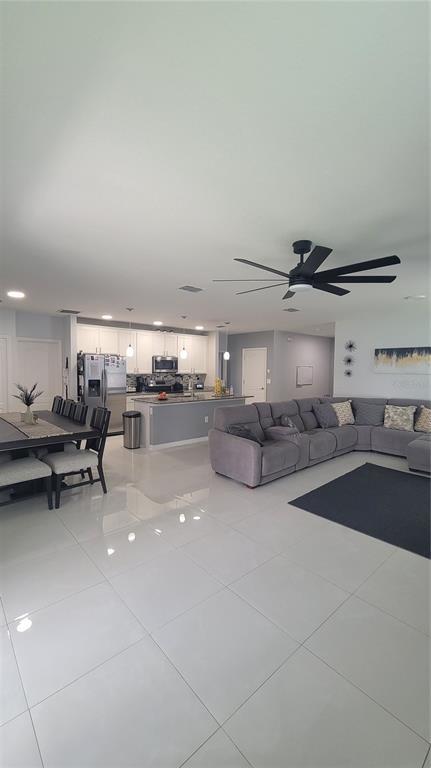 Foto del edificio - 4231 Lobelia St