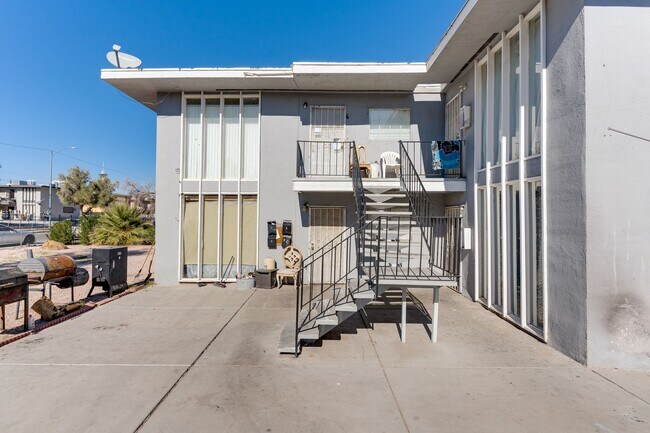 Foto del edificio - Bright & Spacious 2-Bedroom Upstairs Unit in Central Las Vegas!