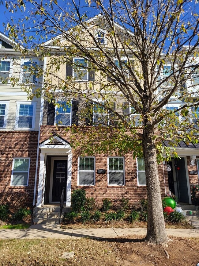 Building Photo - 16728 Summers Walk Blvd