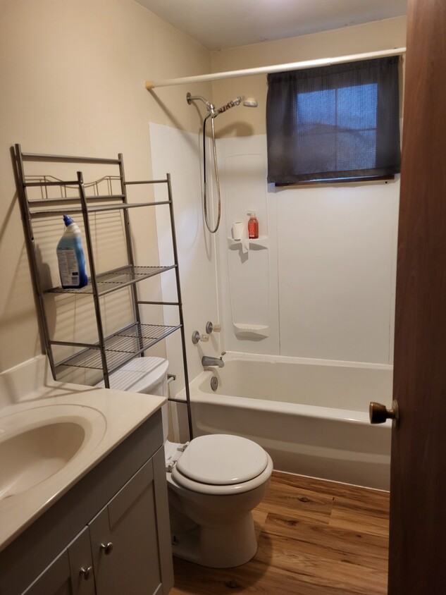 bathroom - 1338 Perry Hwy
