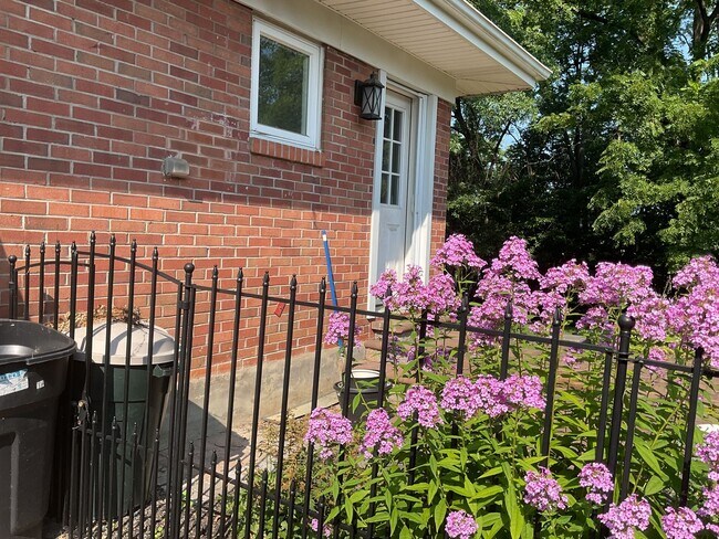 Foto del edificio - 1722 Cornell Rd