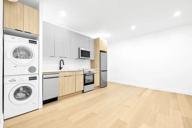 Foto del edificio - 127 E 7th St