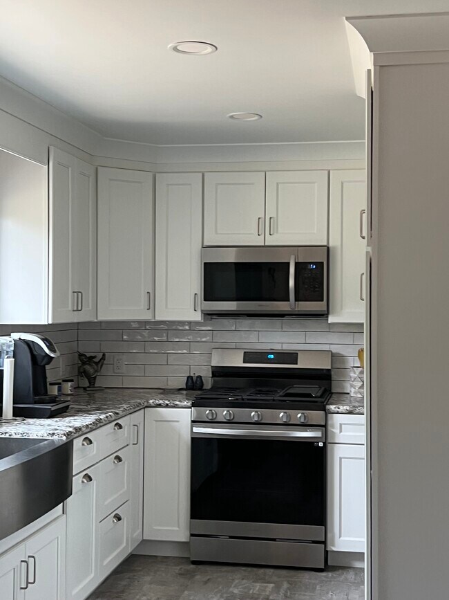 Foto del edificio - 5806 Claremont Ave