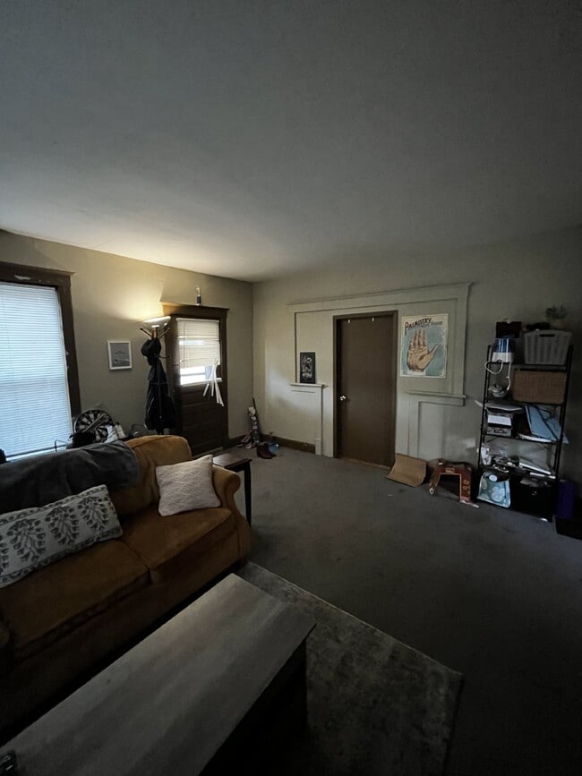 Building Photo - 3 Bed 1 Bath close to UWEC! Available July...