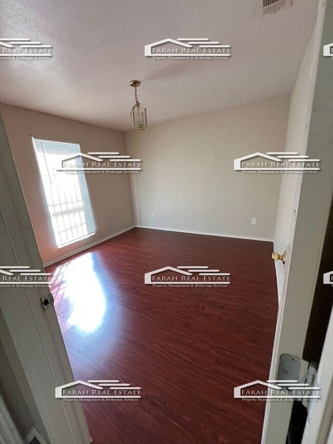 Building Photo - 2/1 Home Available in Fort Worth, TX!